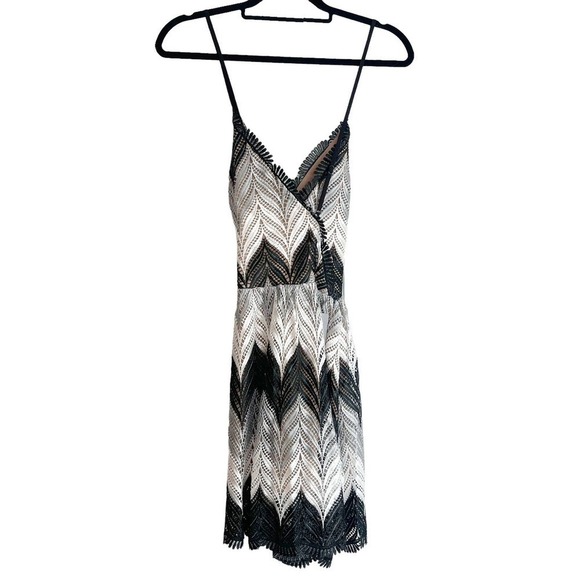 Dress The Population Brigitte Chevron Lace Romper Black White Size L - Picture 7 of 11